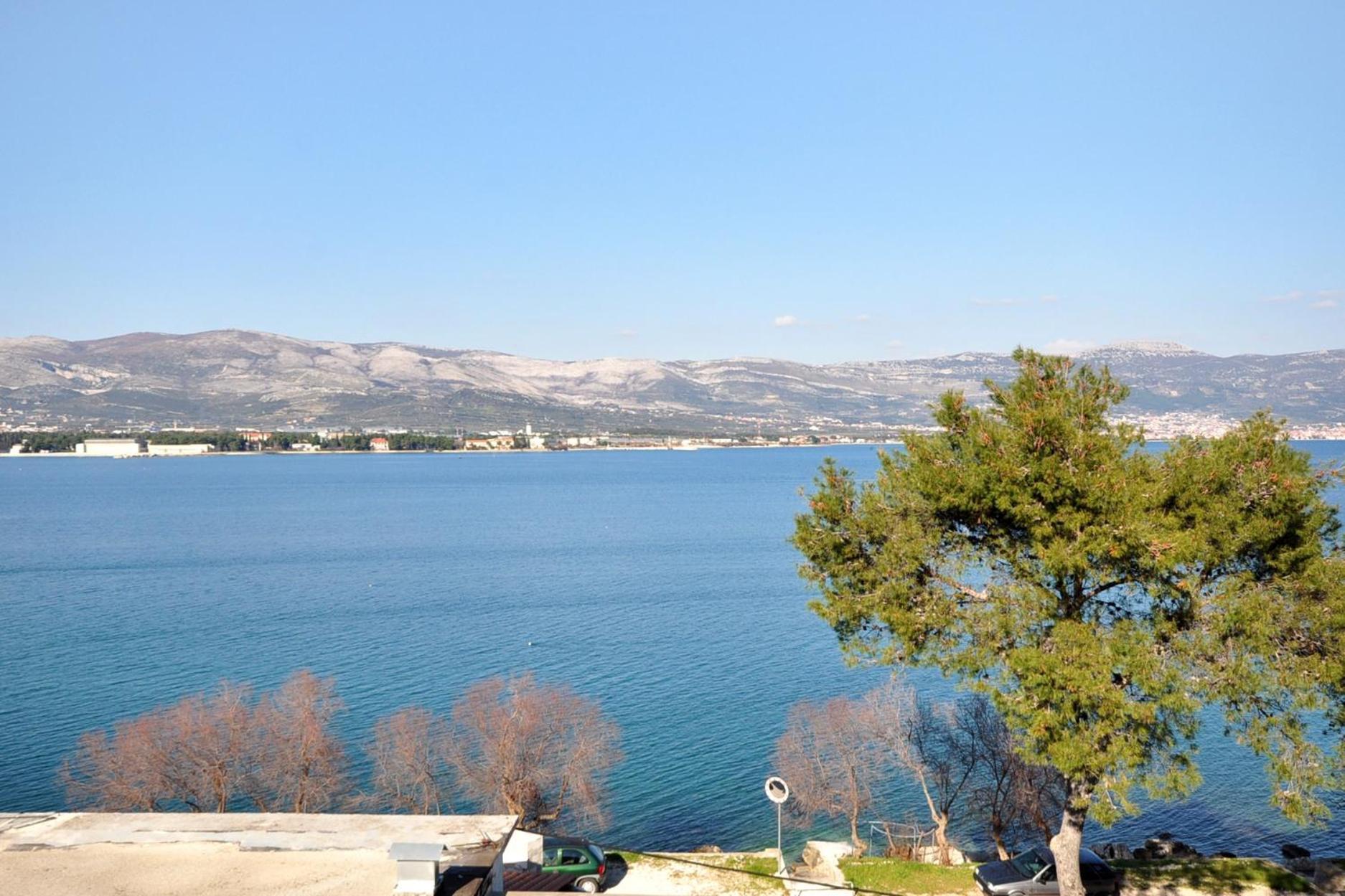 Apartments By The Sea Arbanija, Ciovo - 1085 Трогир Экстерьер фото